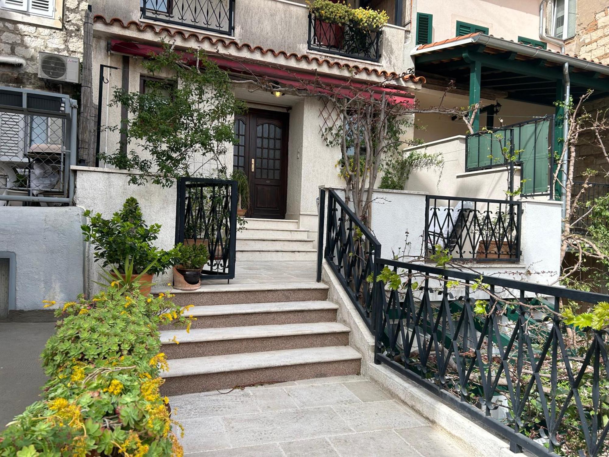 Guesthouse Fjaka Split Exterior photo